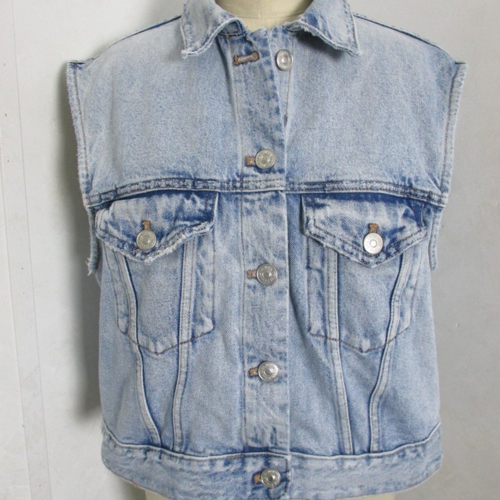 Zara Denim Sleeveless Jacket Size Small Blue Vest Distressed Light Wash Pockets